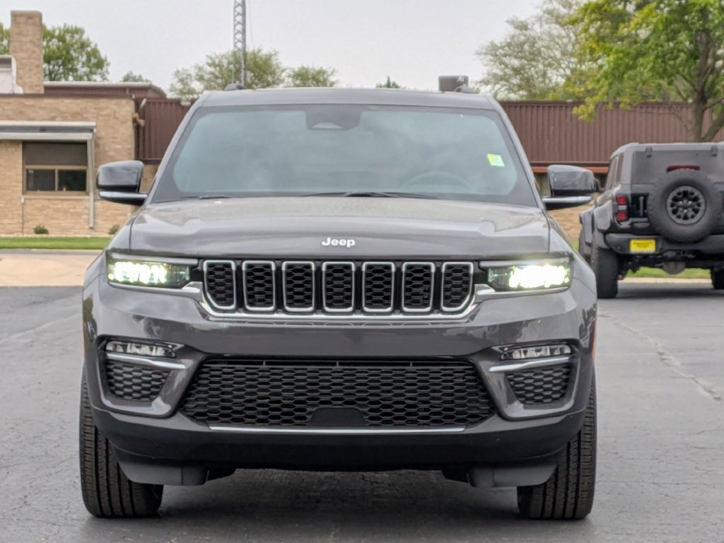 Used 2025 Jeep Grand Cherokee Limited w/ MOPAR Finishing Package AWD/4WD image 2