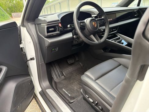 Used 2025 Porsche Macan 4 Electric AWD/4WD image 4