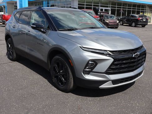 Used 2024 Chevrolet Blazer LT w/ Sound & Technology Package AWD/4WD image 2