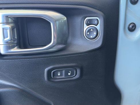 Used 2024 Jeep Wrangler Unlimited Rubicon w/ Technology Group image 18