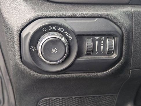 Used 2018 Jeep Wrangler Unlimited Sahara image 22