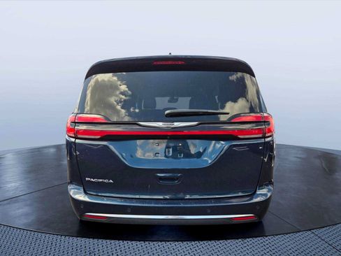 Used 2025 Chrysler Pacifica Select FWD image 5
