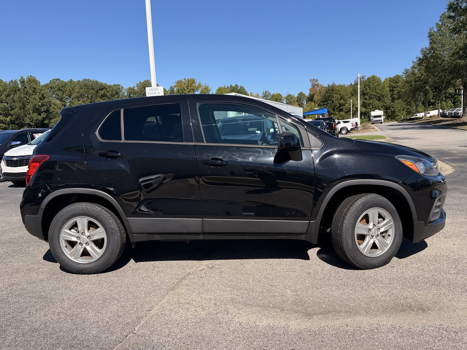 Used 2022 Chevrolet Trax LS w/ Tint and Cruise Package AWD/4WD image 13