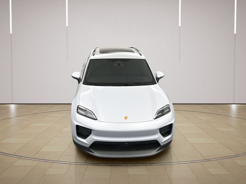 New 2026 Porsche Macan Electric RWD image 41