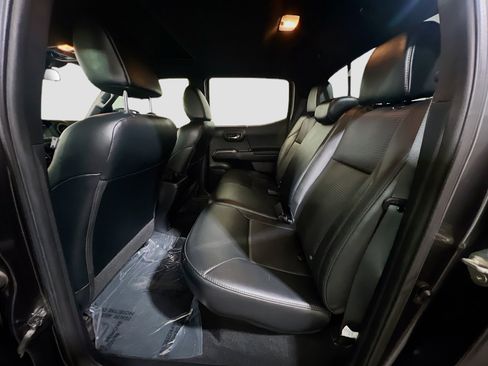 Used 2018 Toyota Tacoma TRD Off-Road image 18