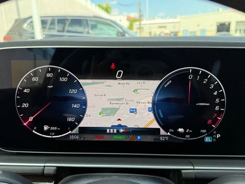 Used 2025 Mercedes-Benz GLE 450e 4MATIC image 29
