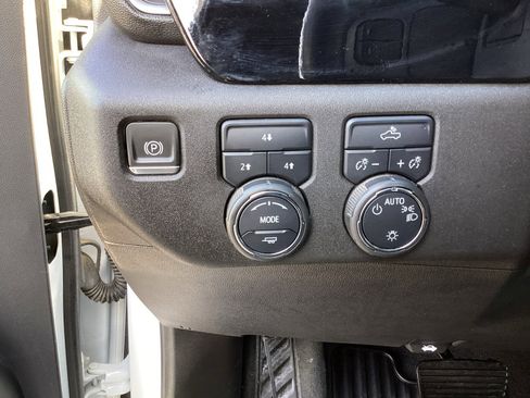 Used 2024 Chevrolet Silverado 2500 LT image 30