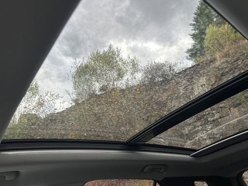 Used 2019 Chevrolet Equinox LT w/ Sun & Navigation Package image 27