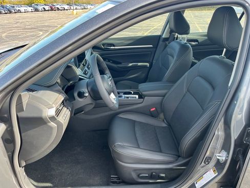 New 2025 Nissan Altima 2.5 SL image 12