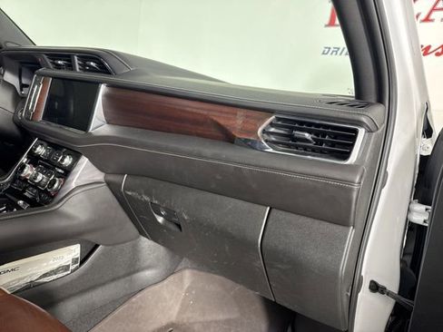 Used 2023 GMC Yukon XL Denali Ultimate image 17