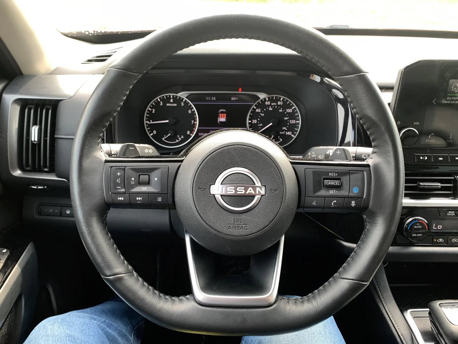 Used 2023 Nissan Pathfinder SL FWD image 11