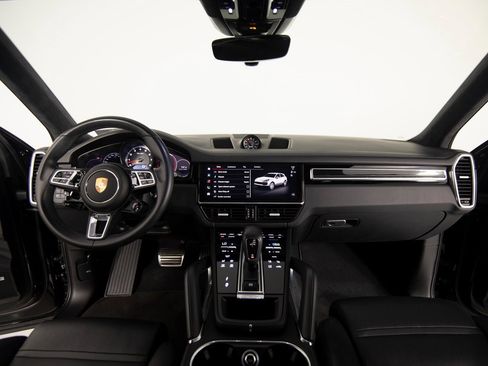 Certified 2023 Porsche Cayenne Turbo image 33