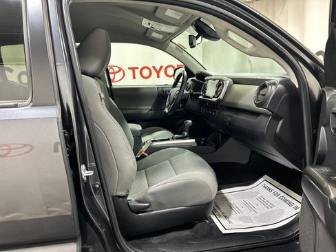 Used 2023 Toyota Tacoma SR5 w/ Black Out Package (TMS) AWD/4WD image 11