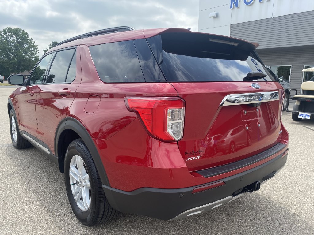 Used 2021 Ford Explorer XLT w/ Equipment Group 202A AWD/4WD image 9