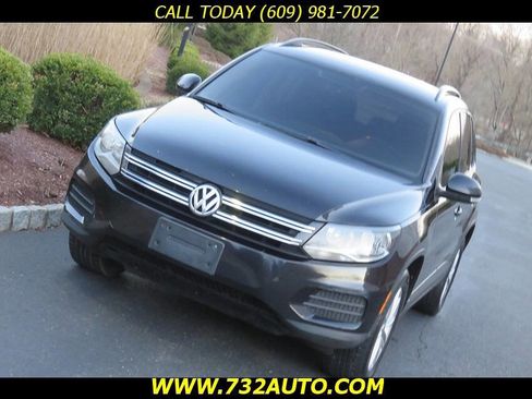 Used 2017 Volkswagen Tiguan Limited w/ Premium Package image 14