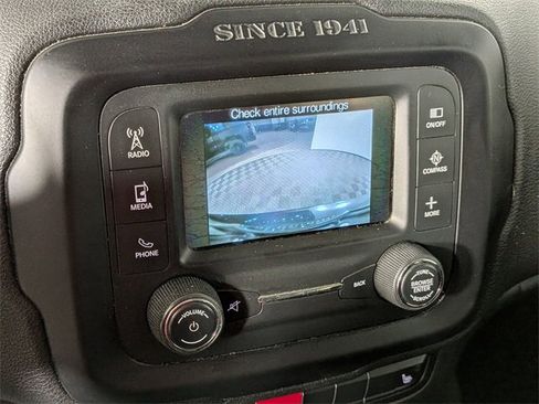 Used 2015 Jeep Renegade Limited image 23
