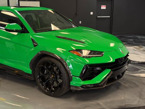 Used 2023 Lamborghini Urus Performante AWD/4WD image 3