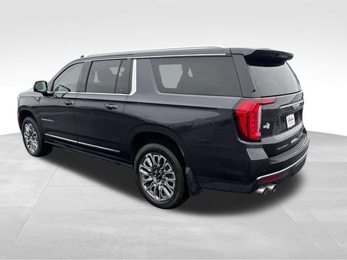 Used 2023 GMC Yukon XL Denali Ultimate AWD/4WD image 3