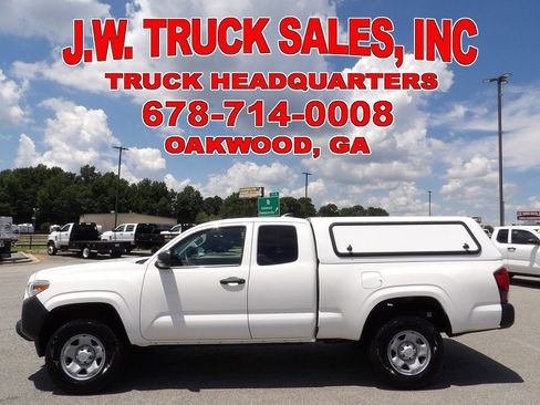 Used 2020 Toyota Tacoma SR image 2
