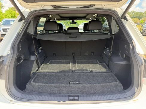 Used 2018 Volkswagen Tiguan SEL Premium w/ R-Line Package FWD image 21