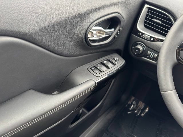 Used 2023 Jeep Cherokee Altitude Lux w/ Lux Elite Package AWD/4WD image 35
