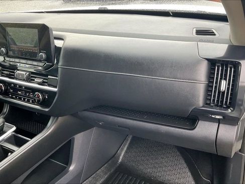 Used 2022 Nissan Pathfinder SV image 15