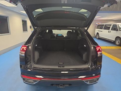 Used 2025 Volkswagen Atlas Cross Sport SE FWD image 8
