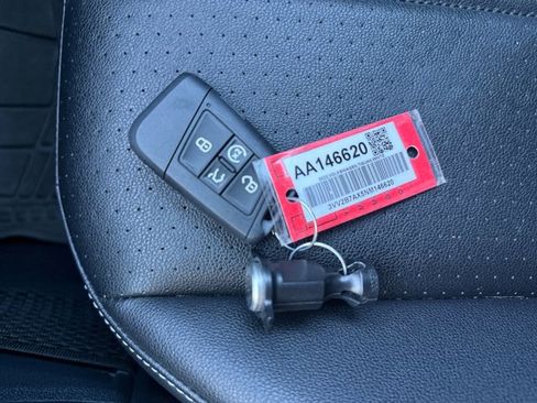 Used 2022 Volkswagen Tiguan SE image 17