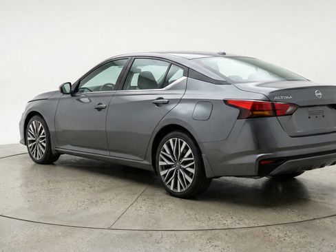 Used 2025 Nissan Altima 2.5 SV image 6