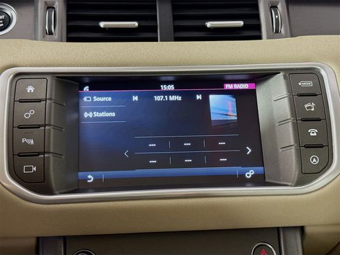 Used 2018 Land Rover Range Rover Evoque SE image 15