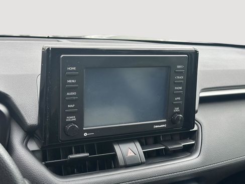 Used 2020 Toyota RAV4 LE FWD image 11
