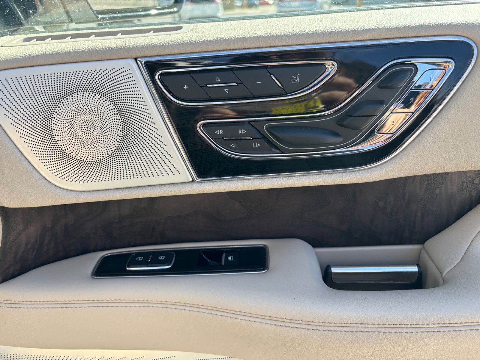 Used 2020 Lincoln Navigator L Reserve w/ Luxury Package AWD/4WD image 32