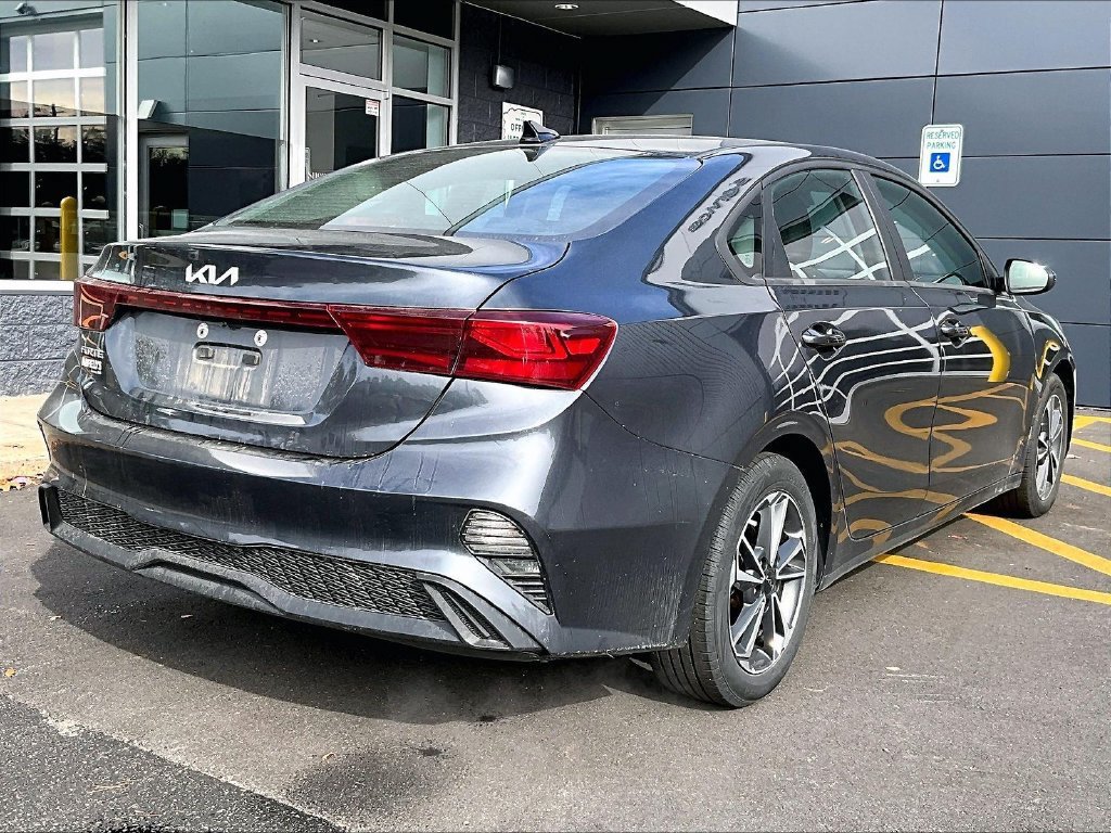 Used 2022 Kia Forte LXS FWD image 4