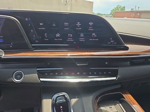 Certified 2023 Cadillac Escalade Premium Luxury w/ Performance Package AWD/4WD image 21