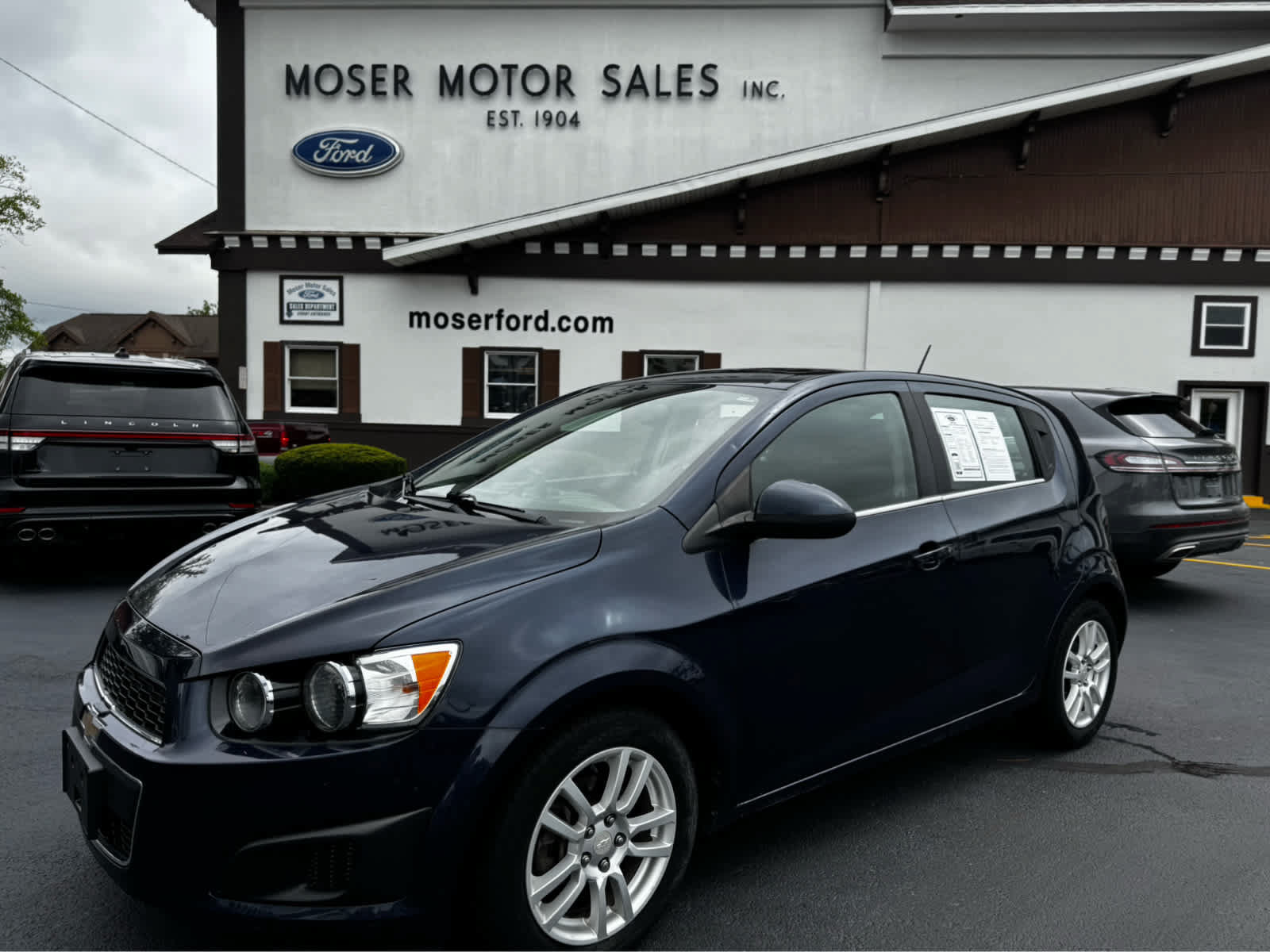 Used 2015 Chevrolet Sonic LT w/ Fun and Sun Package FWD image 1
