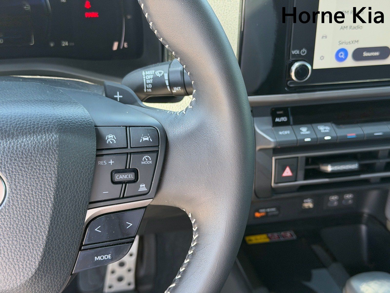 Used 2025 Toyota Camry SE w/ Convenience Package FWD image 15