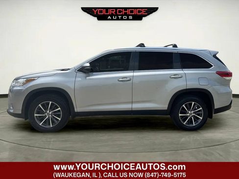 Used 2019 Toyota Highlander XLE AWD/4WD image 2