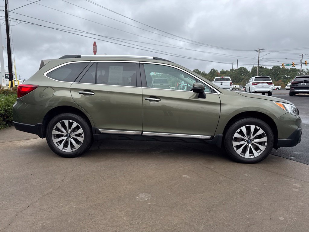 Used 2017 Subaru Outback 3.6R Touring AWD/4WD image 4