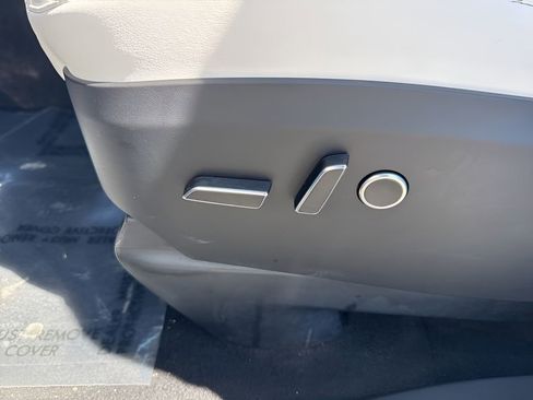 Used 2022 Tesla Model X image 10