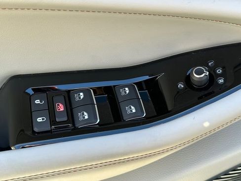 Used 2022 Jeep Grand Cherokee Overland AWD/4WD image 30