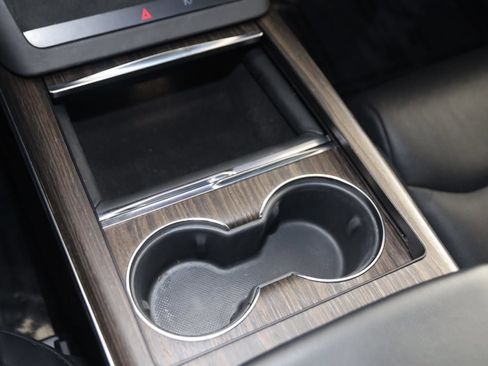 Used 2022 Tesla Model X image 32