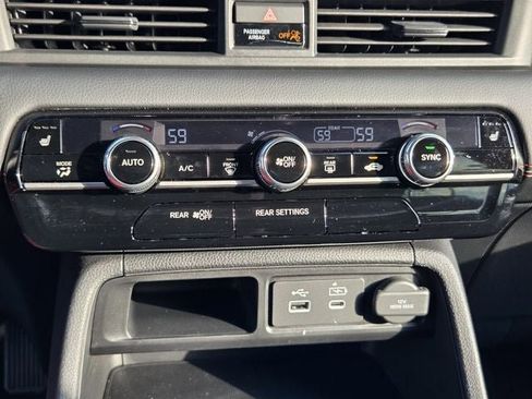 Used 2025 Honda Pilot Sport image 22
