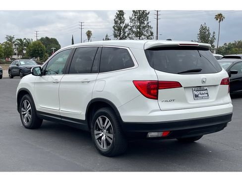 Certified 2018 Honda Pilot EX image 3