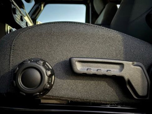 New 2026 Jeep Gladiator Sport AWD/4WD image 13