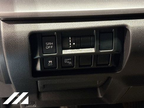 Used 2017 Subaru Impreza 2.0i Limited image 10