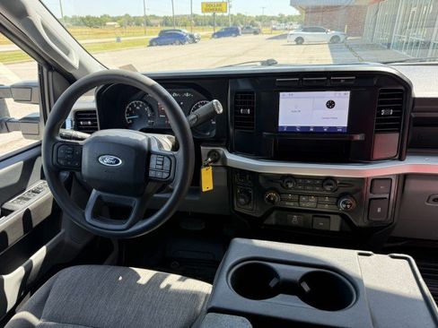 Used 2024 Ford F250 XL w/ Snow Plow/Camper Package AWD/4WD image 7