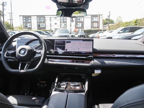 New 2026 BMW 550e xDrive image 19