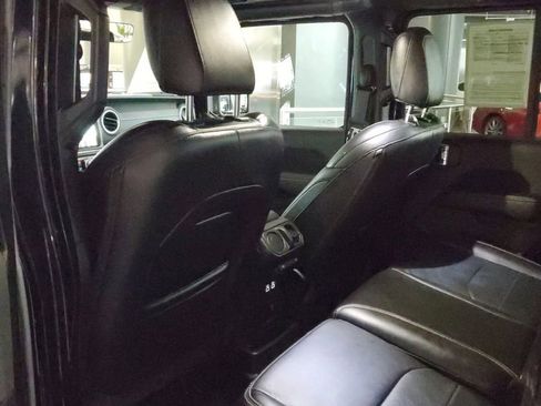 Used 2022 Jeep Wrangler Unlimited Sahara w/ Cold Weather Group image 16