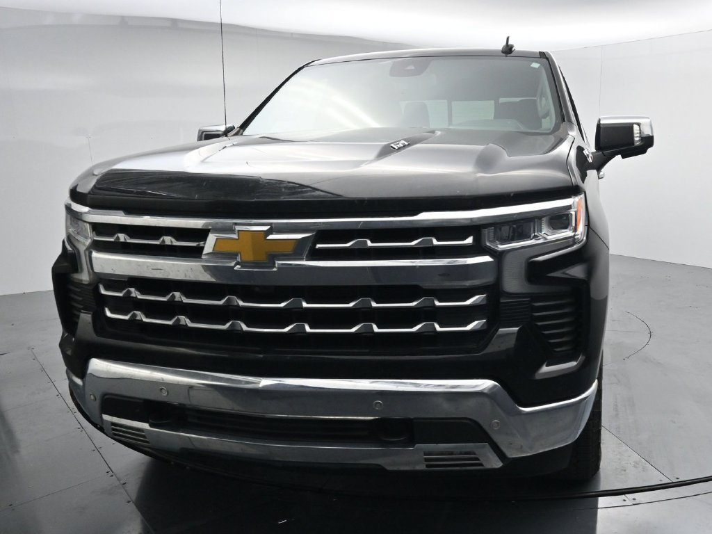 Used 2023 Chevrolet Silverado 1500 LTZ AWD/4WD image 3