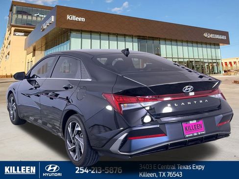 Used 2025 Hyundai Elantra SEL image 6